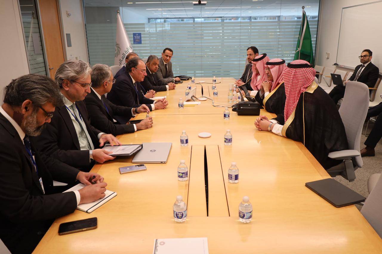 باكستان تحصل على ملياري دولار من السعودية لتعزيز احتياطياتها 